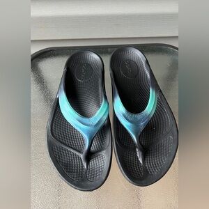 OOFOS OOlala Luxe Color- Atlantis Sandal Women’s Sz. 10